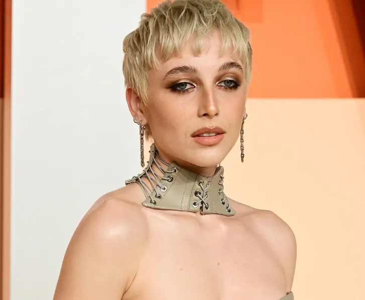 Emma Chamberlain Age, Height, Weight, Net Worth, Career, And More